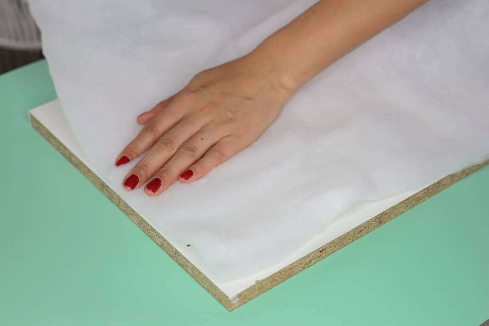 So geht das! stylisches memoboard basteln anleitung in bildern Ein bett aus baumstämmen bauen