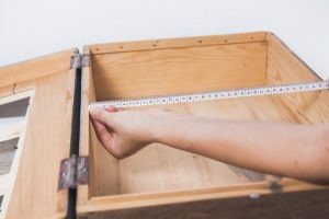 Rustikale Vitrine mit Bilderrahmen selber machen