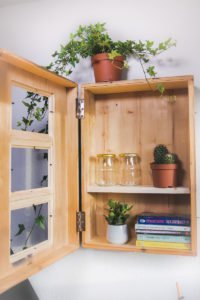 Rustikale Vitrine mit Bilderrahmen selber machen