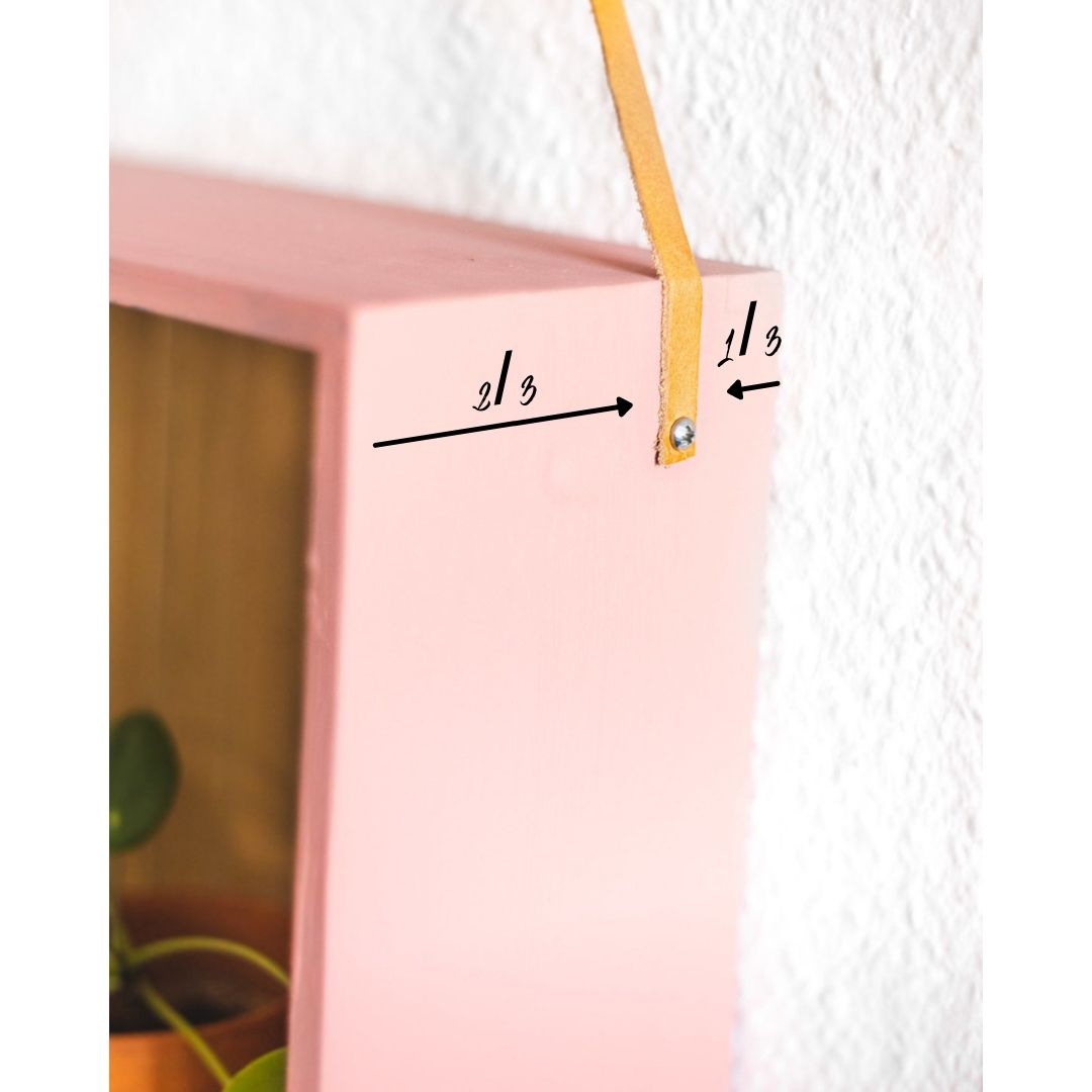 DIY Inspiration - Rosa, schnickes Hängeregal aus Kiste als hängender Nachttisch